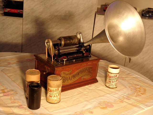 Edisonův phonograph 